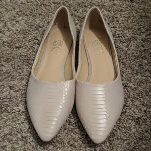 NWOT cream flats